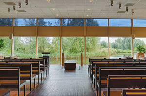 de aula van uitvaartcentrum / crematorium Stilleweer in Appingedam - in de aula vinden de plechtigheden plaats